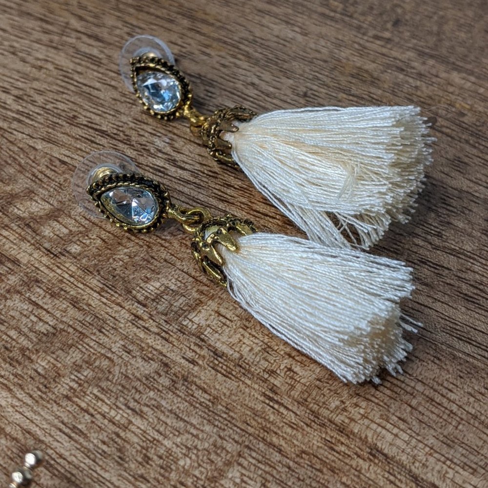 Sun spay and tassel earrings - Picture 3 of 4